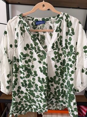 Ro's Garden, White & Green Botanical V-Neck Women's Top